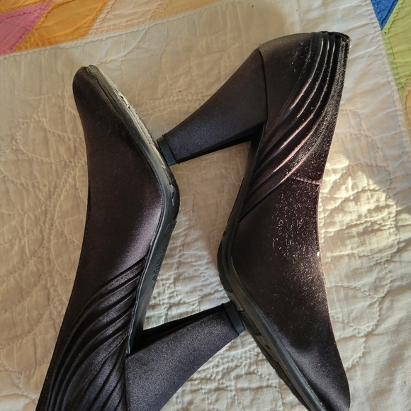 Satin Pumps - Picture 3 of 6